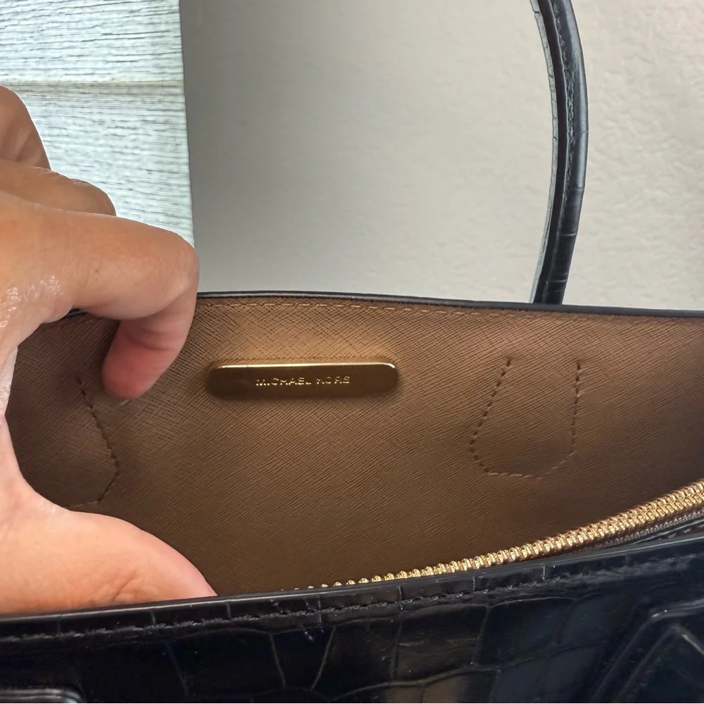 Michael Kors 438 2way Crocodile Embossed Leather Handbag - Picture 6 of 8